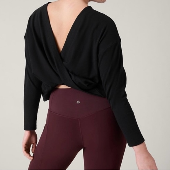 Athleta Presence Twist Sweatshirt Black Size Medium Long Sleeve Low Back Cropped - Picture 1 of 11